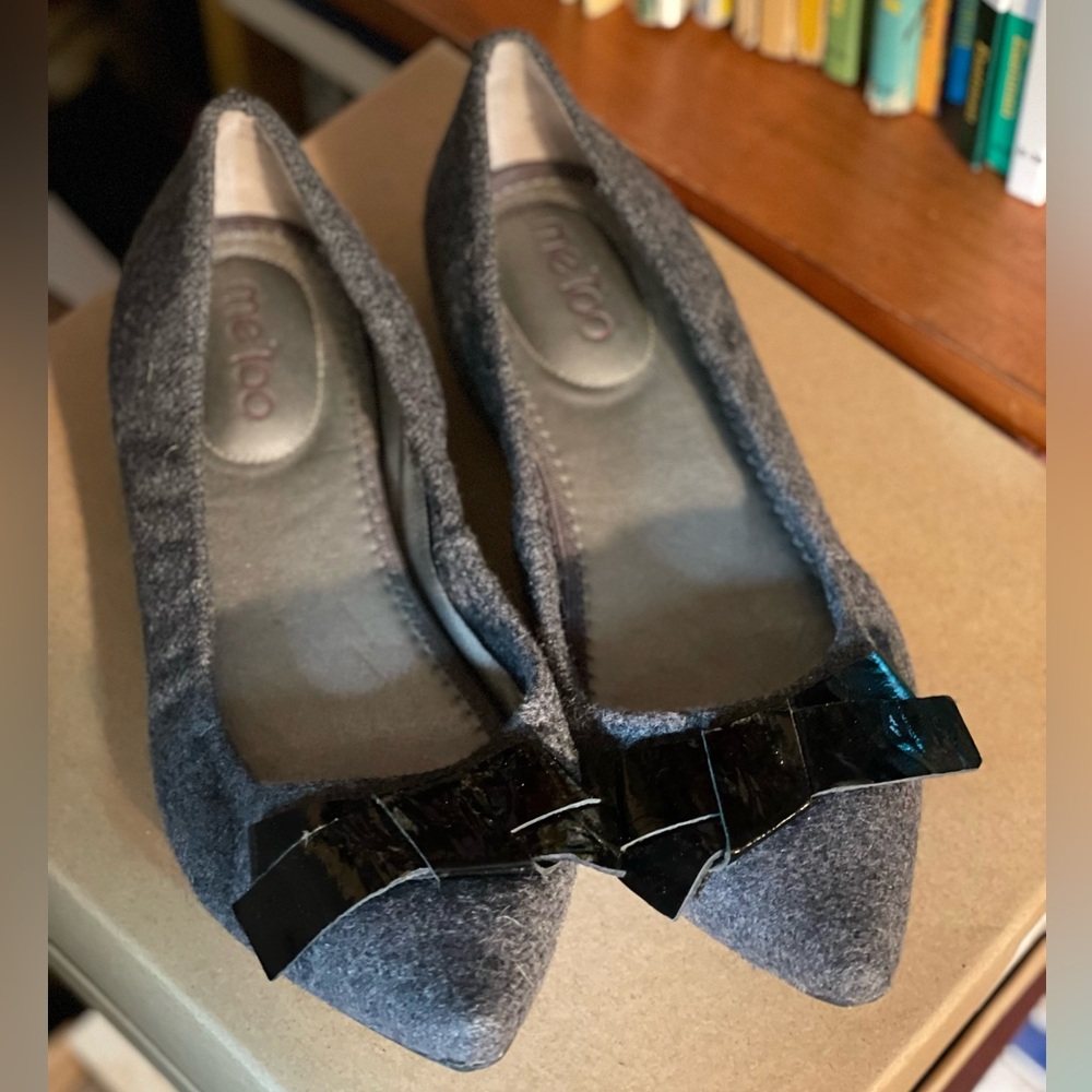 Me Too grey flats black bows point toe 8.5 paige